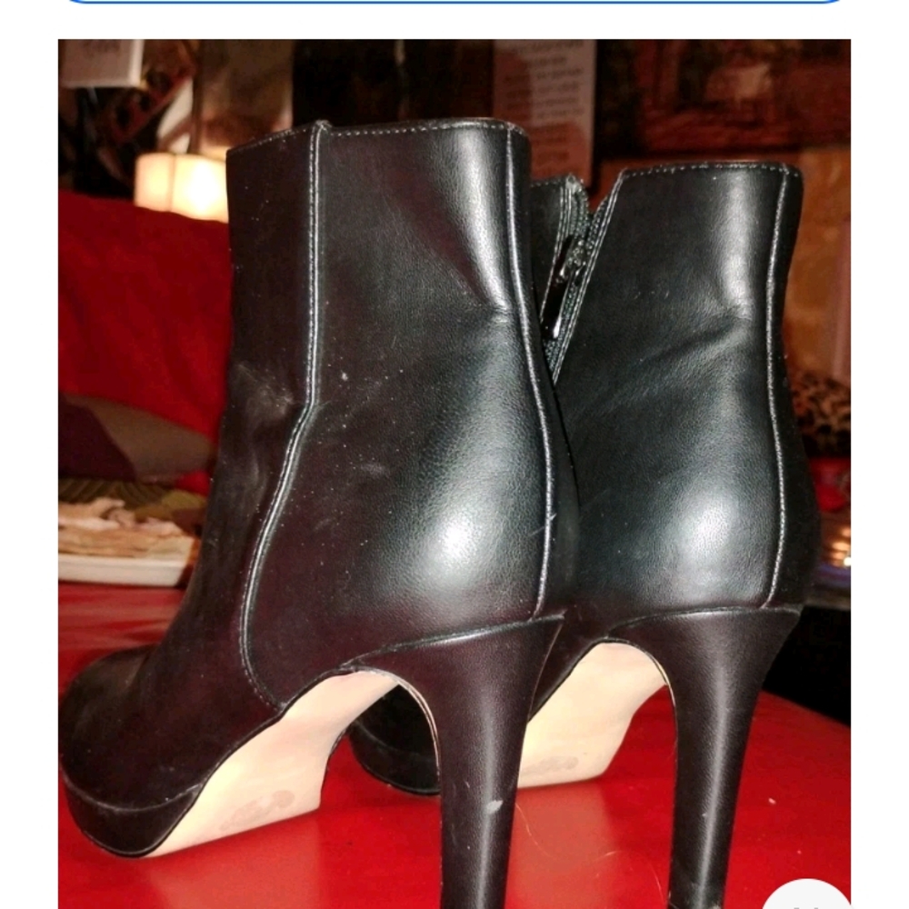 Nine West Black Heeled Boots with Pointed Toe and Zipper